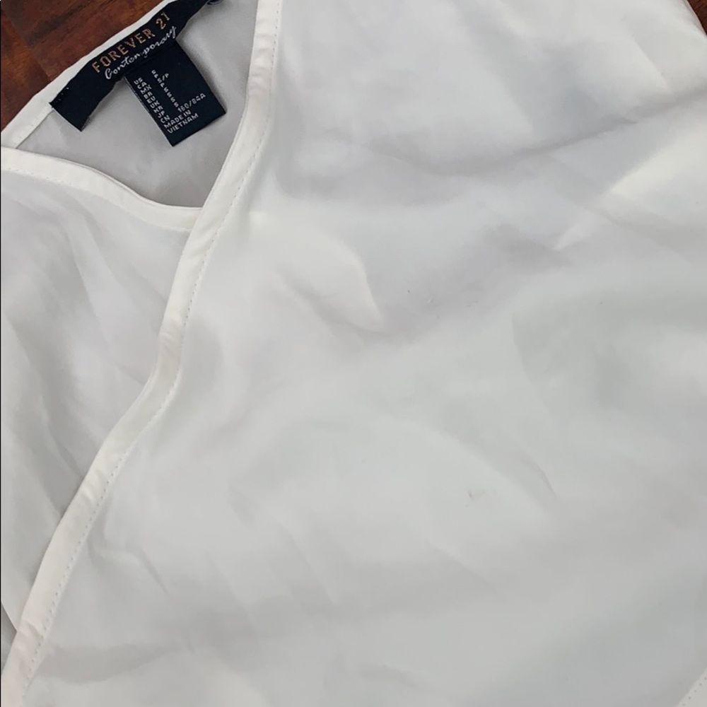 📌White Spaghetti Strap top with long tie - Picture 4 of 4